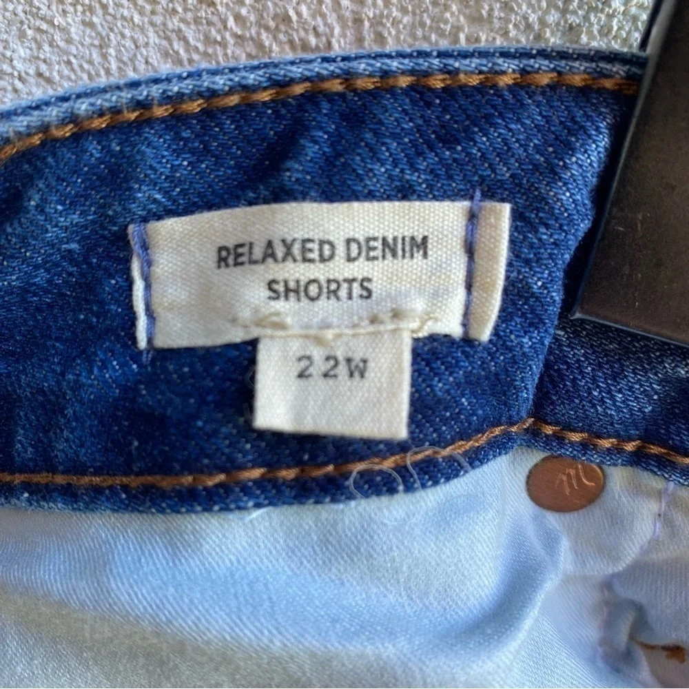 Madewell Relaxed Denim Shorts size 22W in Medium Wash